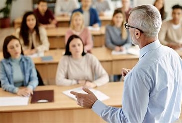 Alunos durante aula prática na EDUCA PRO